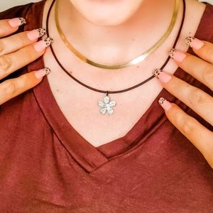 ✨SOLD✨Karli Buxton Magnetic Choker